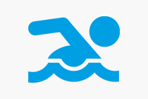 Es gibt zwei verschiedene Arten von Schwimmkursen: 
Anfänger-Kurse (Vermittlung des Brustschwimmens) für alle, die noch nicht schwimmen können und 
Fortgeschrittenen-Kurse für alle, die ihre Grundkenntnisse verbessern wollen und neue Schwimmtechniken erlernen möchten.